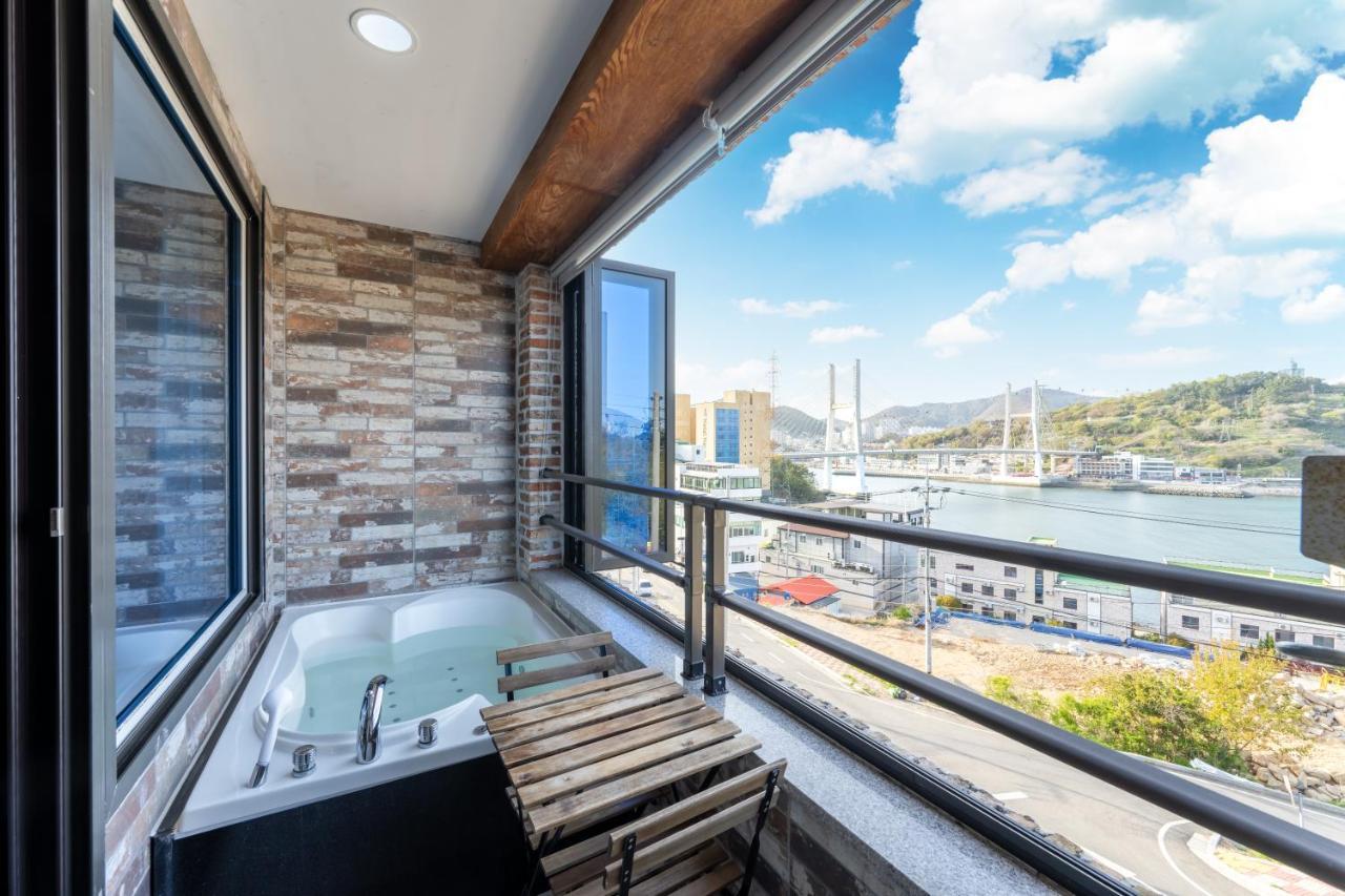 Yeosu View Foret Pension Bagian luar foto