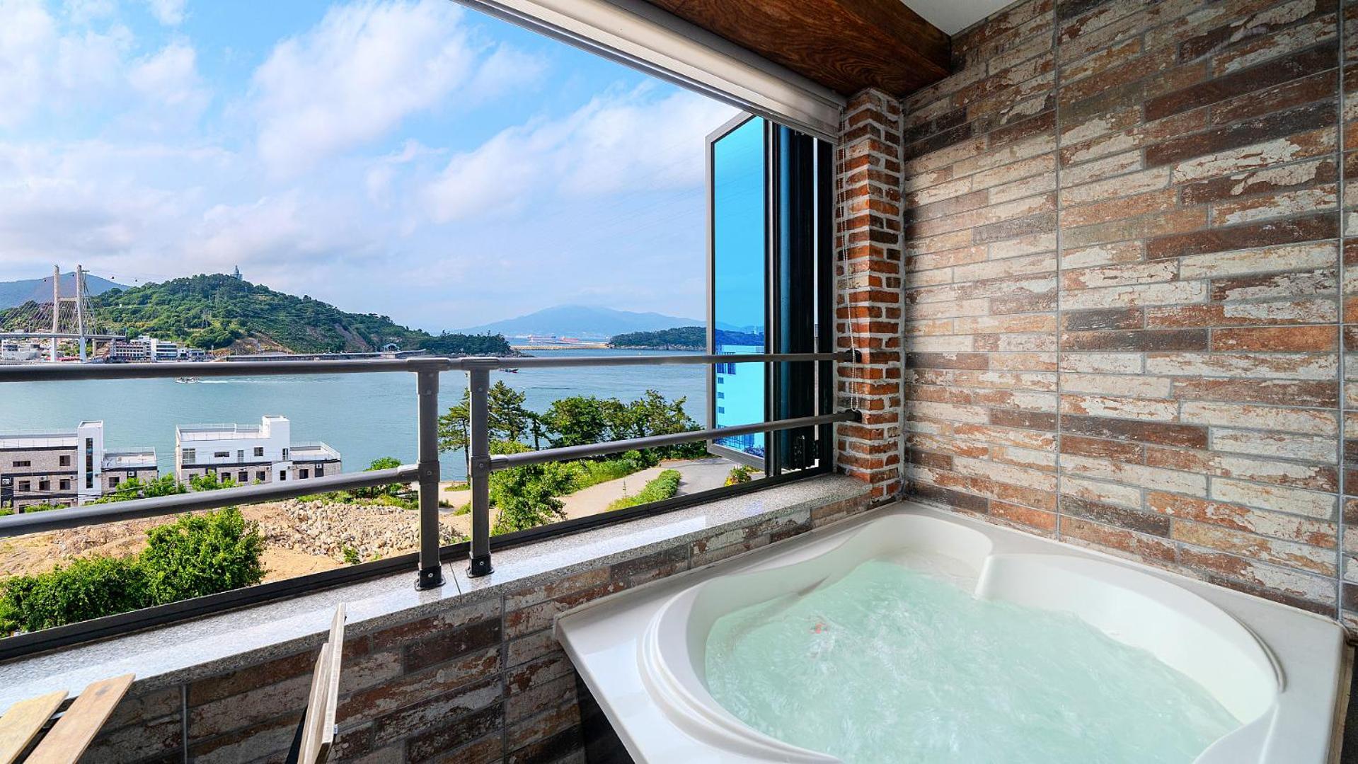 Yeosu View Foret Pension Bagian luar foto